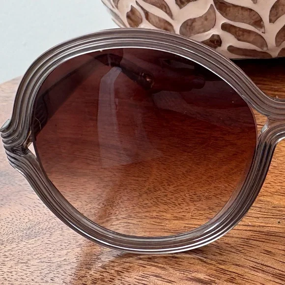 Chloé Black Sunglasses - Picture 3 of 5